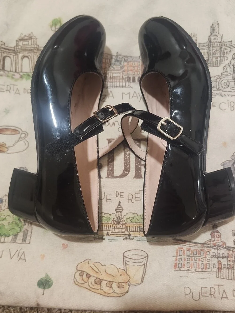 Sonoma glossy black
